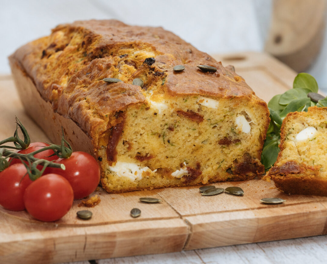 Cake tomates séchées chèvre olives noires
